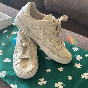 Cream Lace-Up Sneaker - Neutral Lace Design